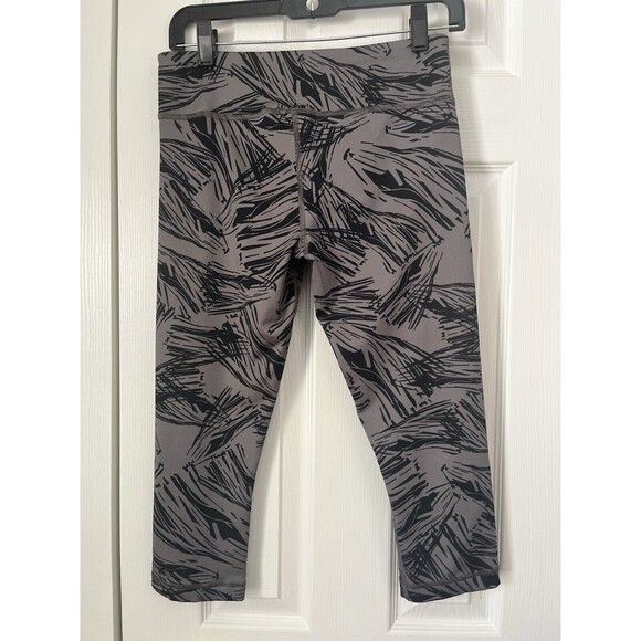 Zumba Cropped Abstract Leggings Women Small - Picture 4 of 6